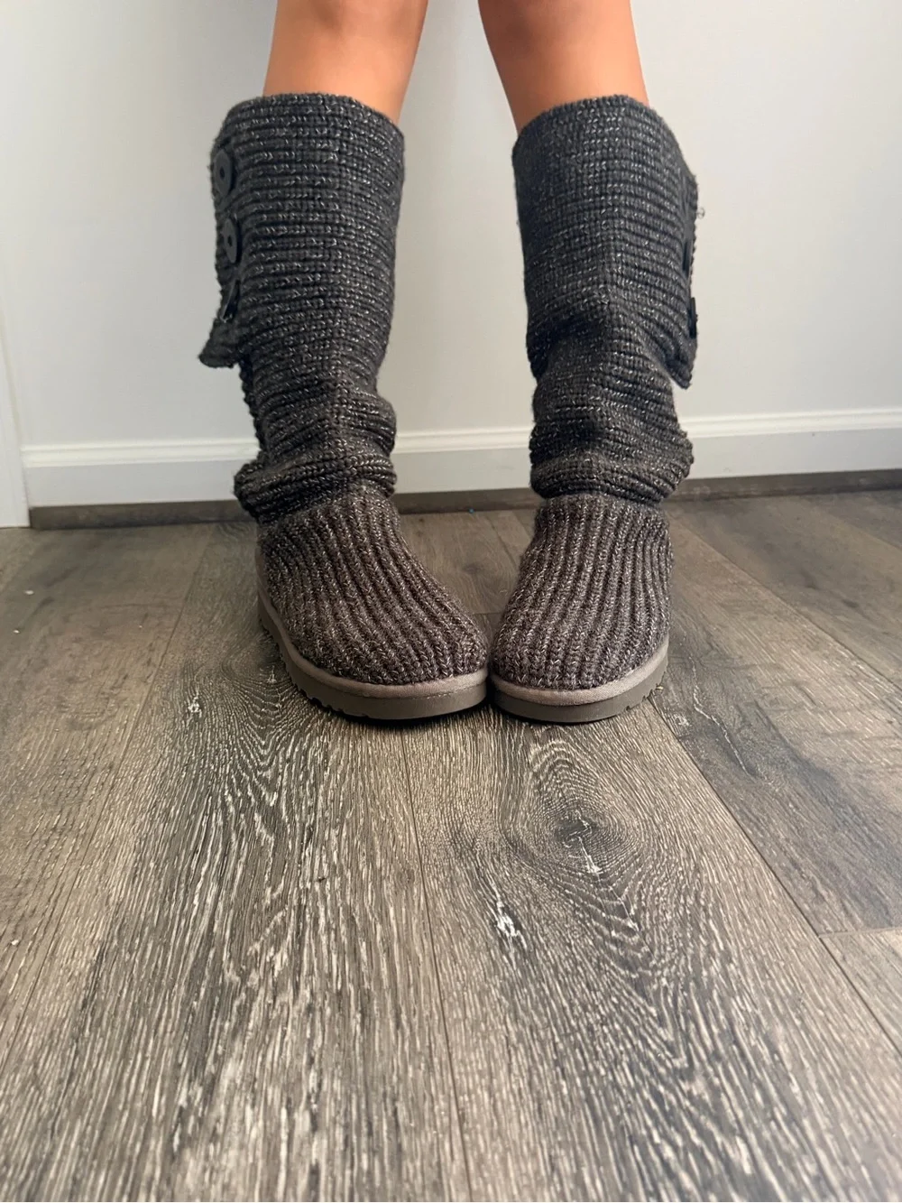 Ugg Classic Cardy Boot Sweater Cozy Mid-Calf Knit Button Boots - Gray size 9